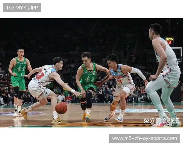 CBA球员齐聚训练场，奋力备战新赛季，cba球员训练时间