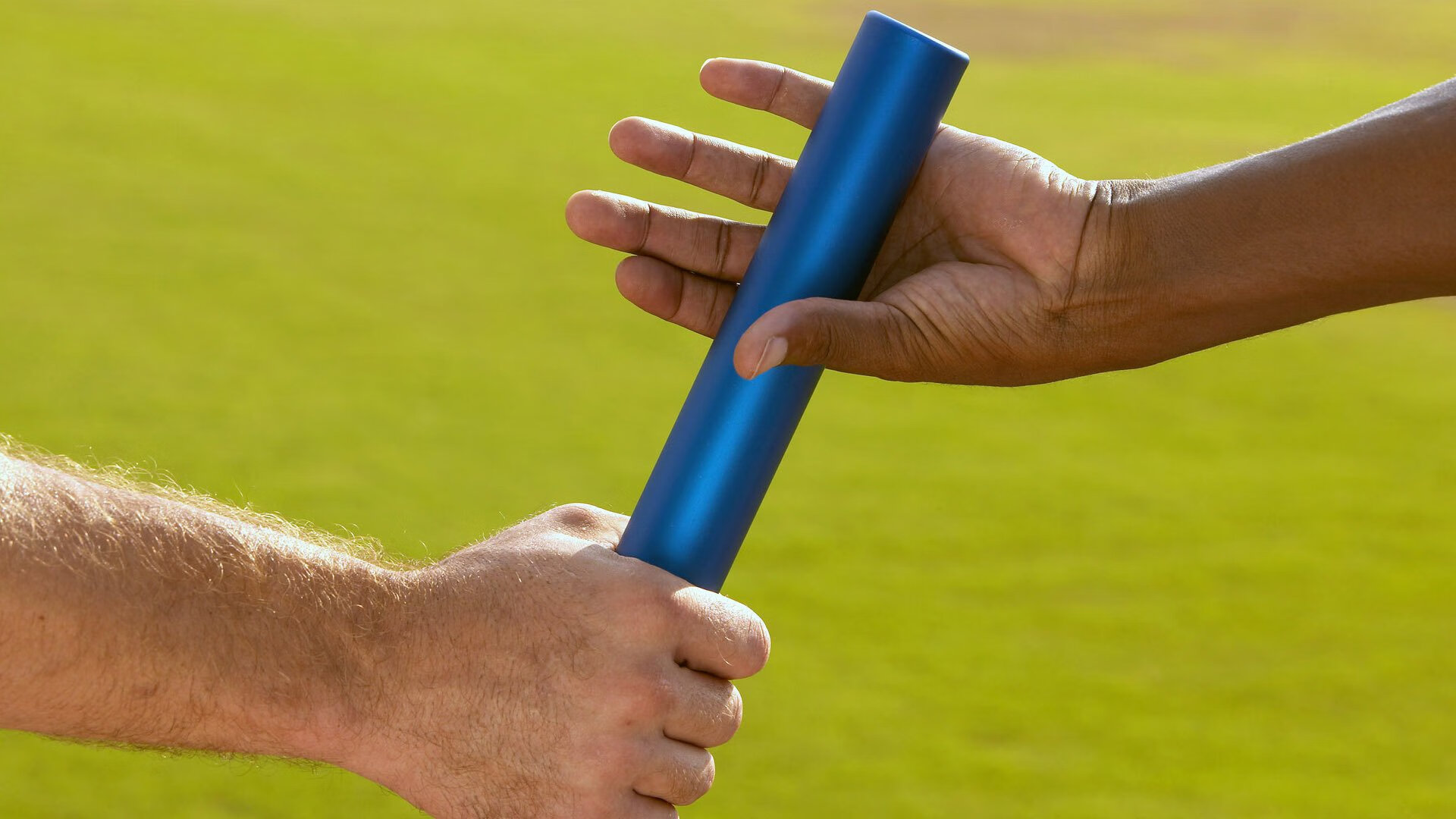 中国足球国家队积极参加国际交流，中国参加的足球