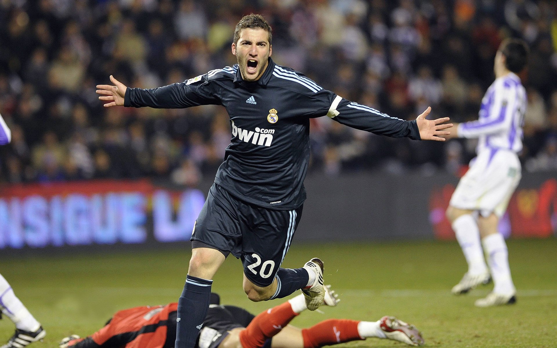 世界田径锦标赛男子百米决赛:美国三人包揽前三 “短跑梦之队”再现